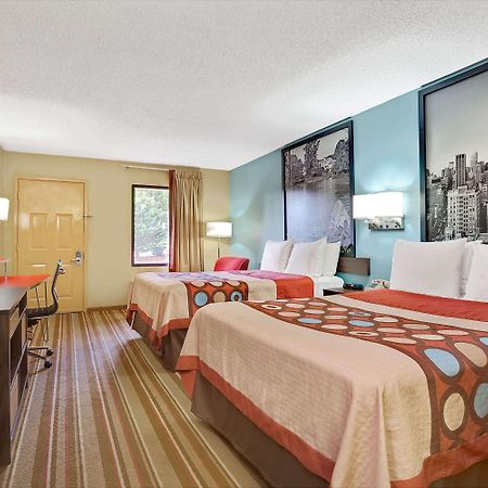 Super 8 By Wyndham Forest Park Exterior photo