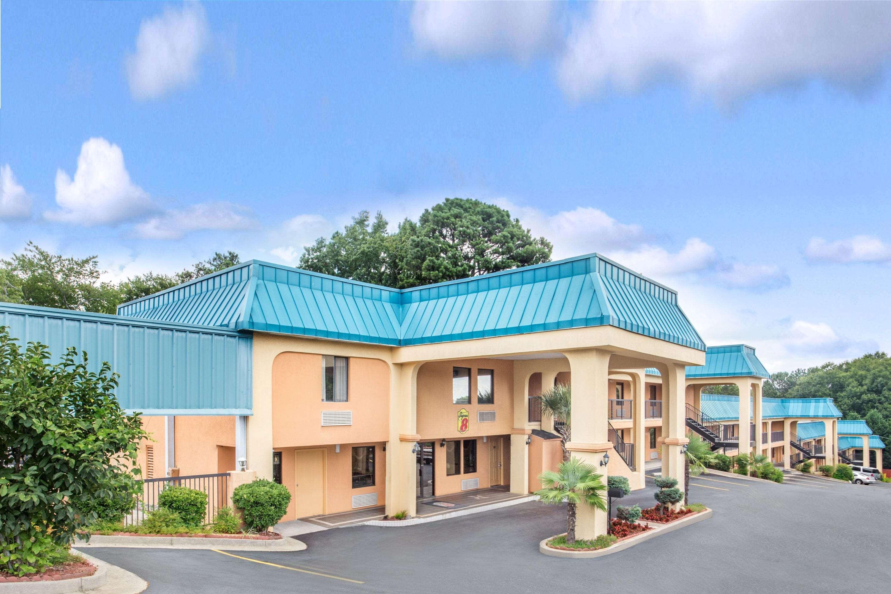 Super 8 By Wyndham Forest Park Exterior photo